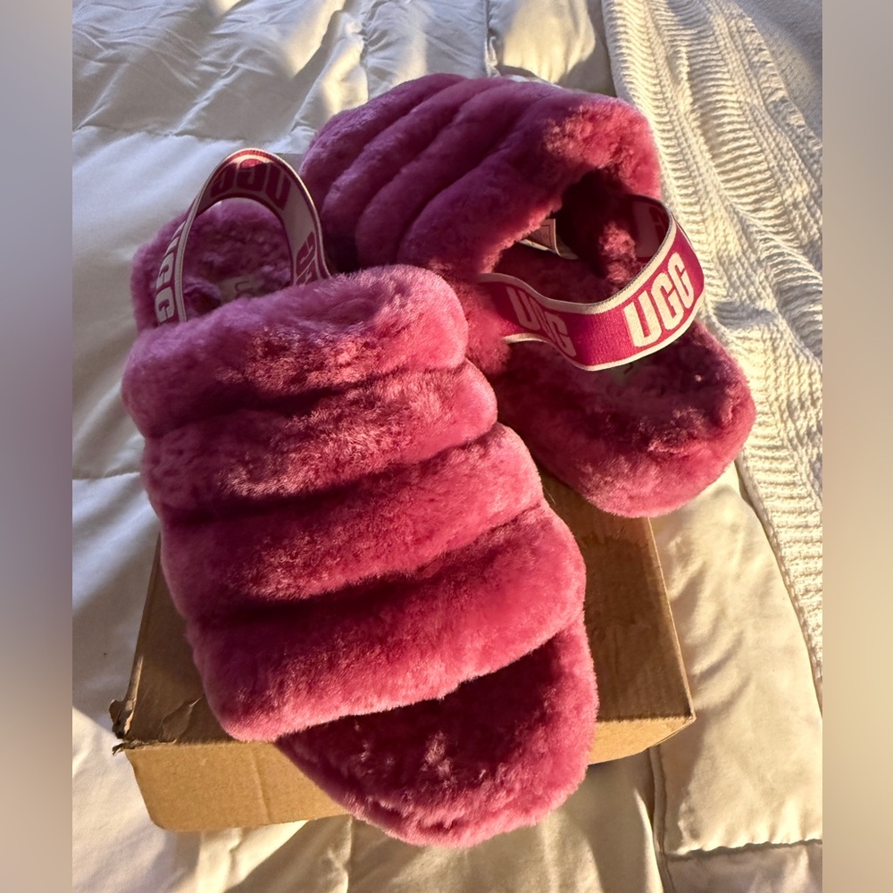 UGG Women Fuchsia Fluffy Slippers